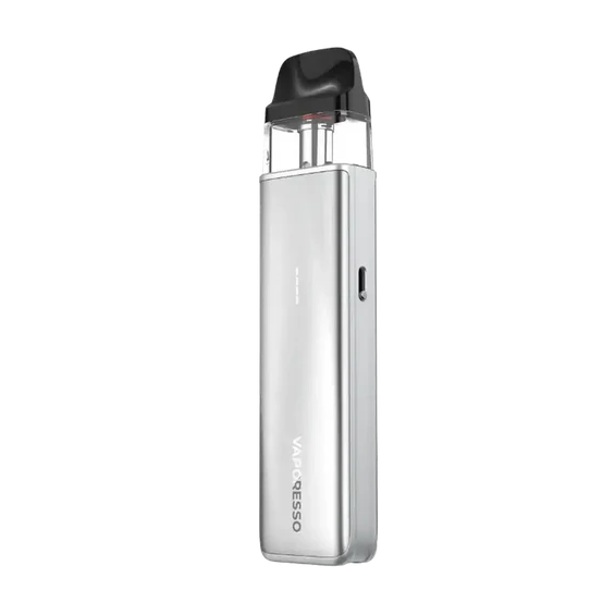 Vaporesso XROS 5 Mini Pod Mod gümüş renkli, kompakt elektronik sigara cihazı.